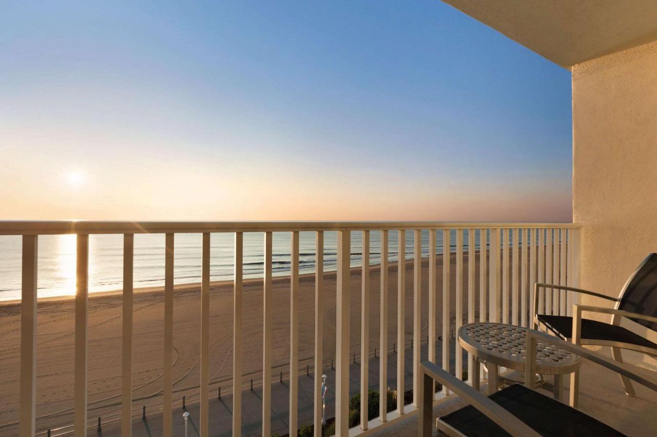 Surfbreak Oceanfront Hotel