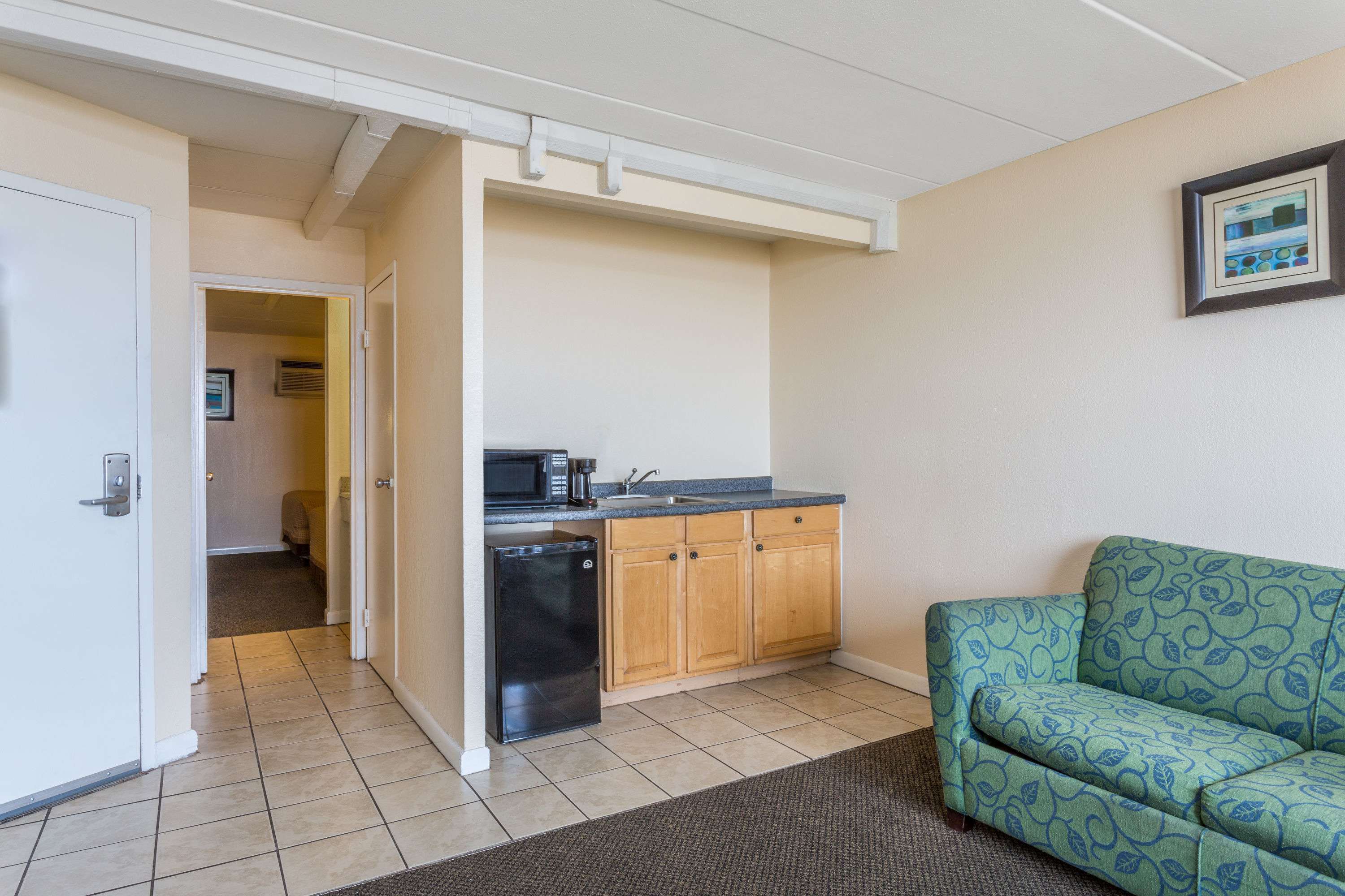Travelodge by Wyndham Suites Virginia Beach Oceanfront