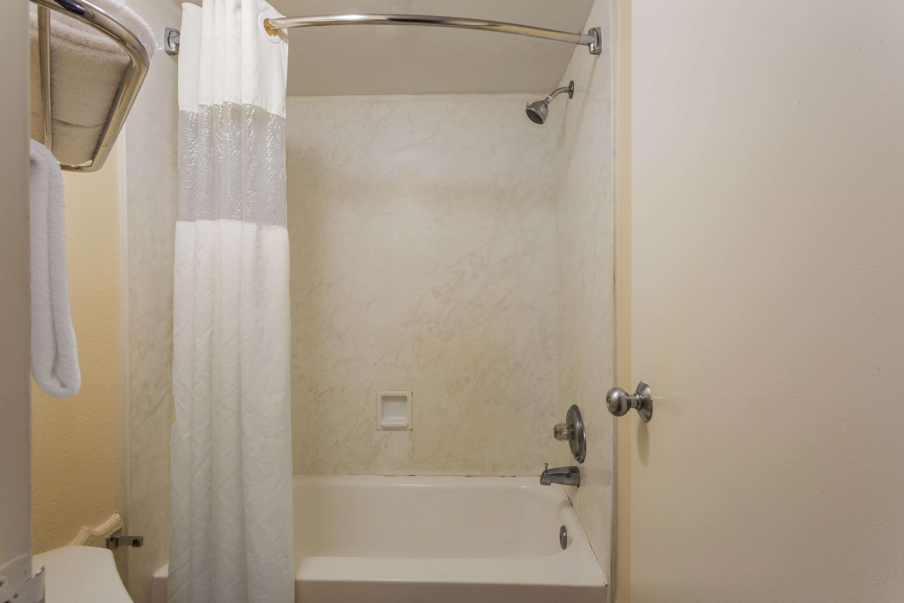 Travelodge by Wyndham Suites Virginia Beach Oceanfront