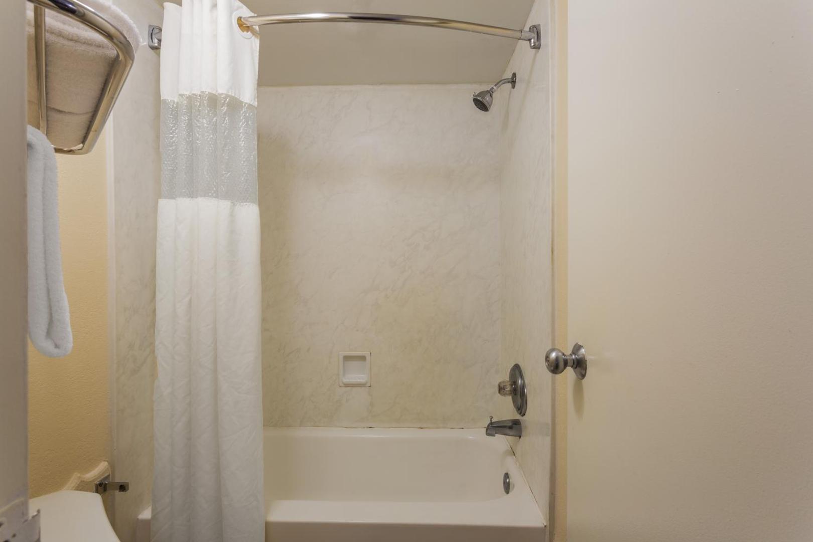 Travelodge by Wyndham Suites Virginia Beach Oceanfront