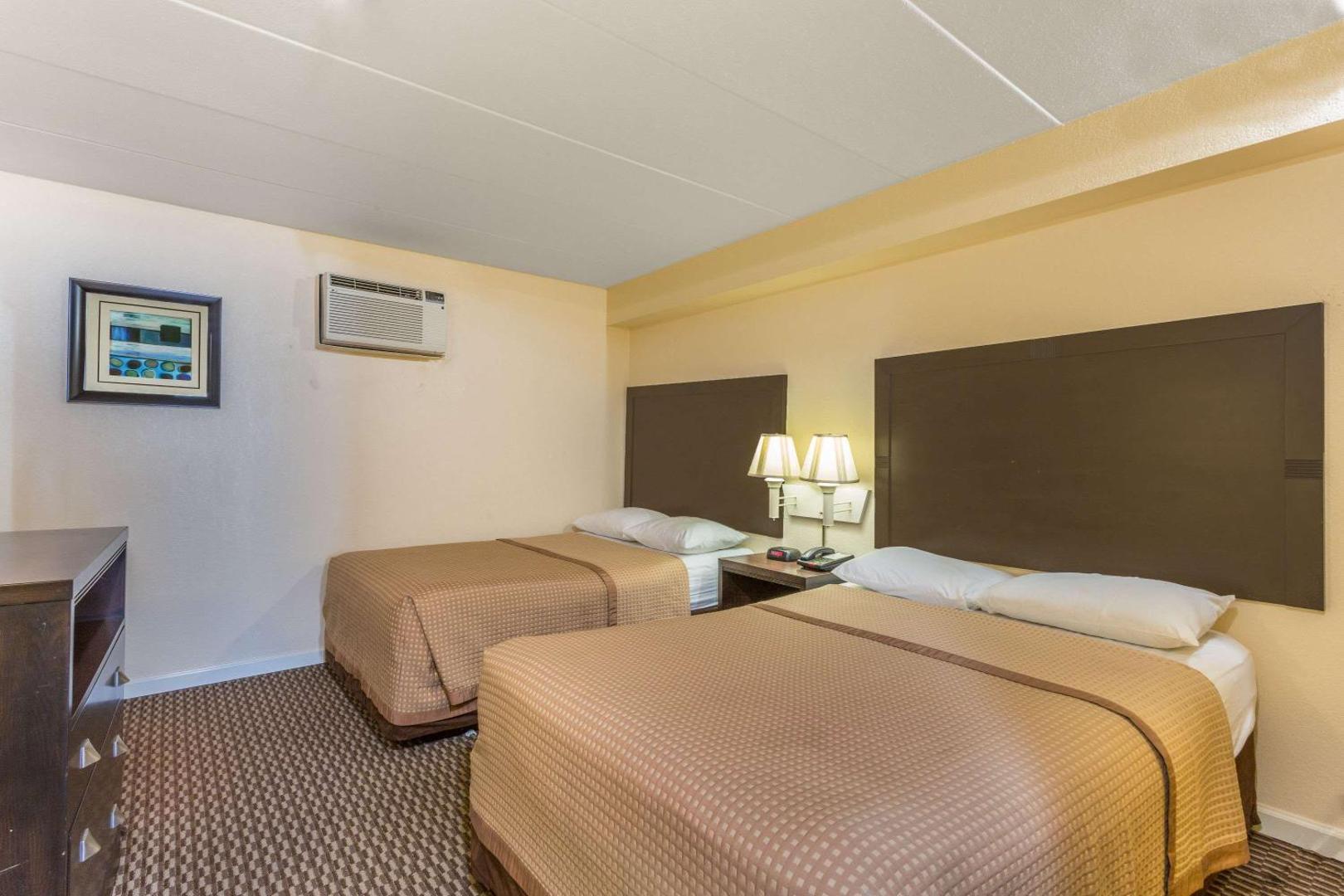 Travelodge by Wyndham Suites Virginia Beach Oceanfront