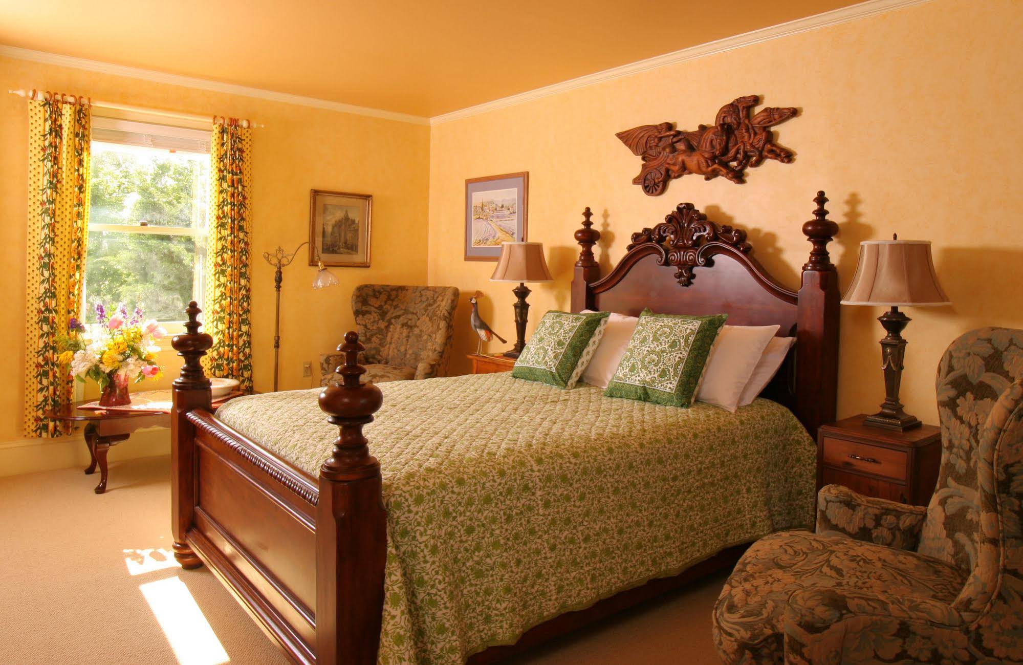 L'Auberge Provencale Bed & Breakfast