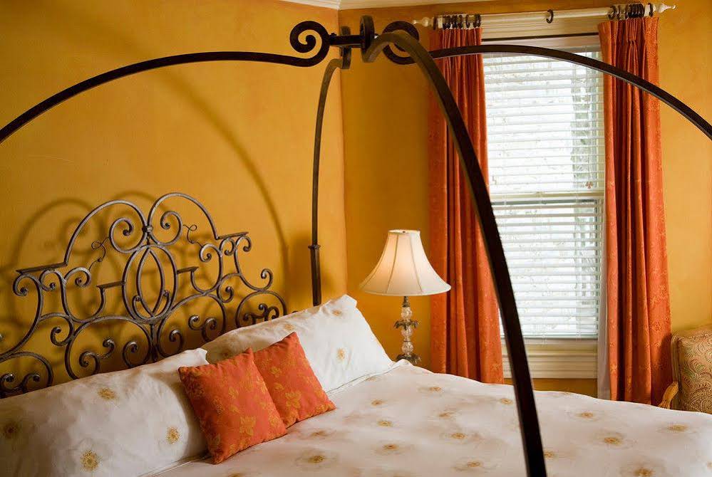 L'Auberge Provencale Bed & Breakfast