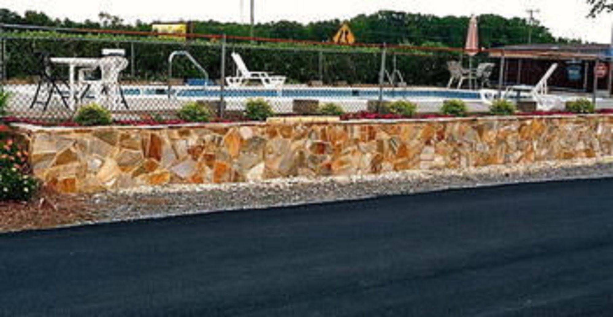 Whispering Pines Motel
