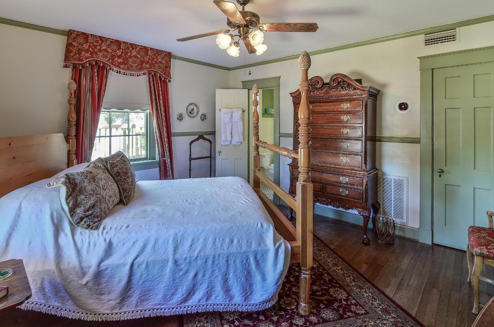 Cedars of Williamsburg Bed & Breakfast