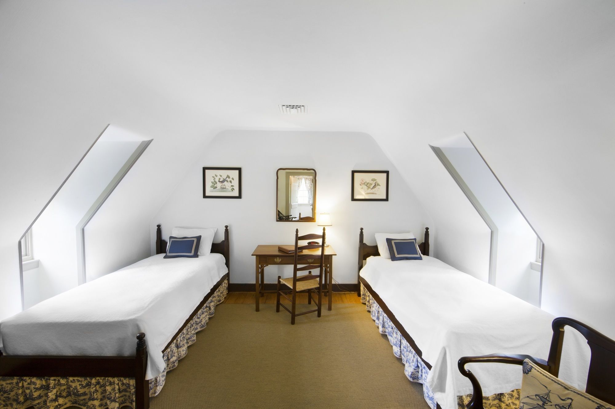 Colonial Houses, an official Colonial Williamsburg Hotel