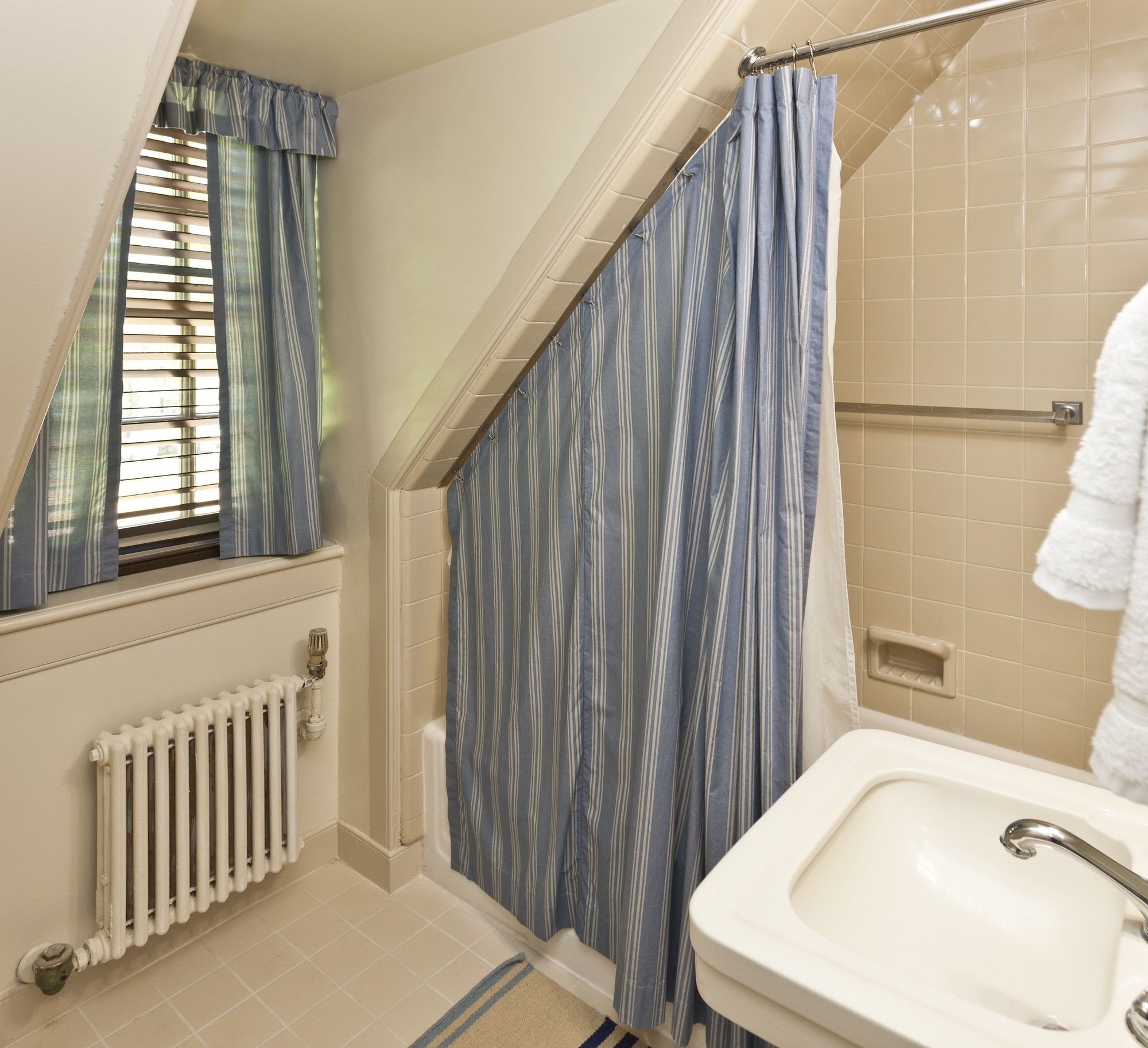 Colonial Houses, an official Colonial Williamsburg Hotel