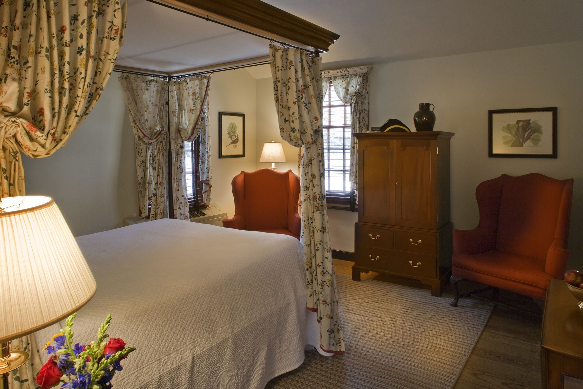 Colonial Houses, an official Colonial Williamsburg Hotel