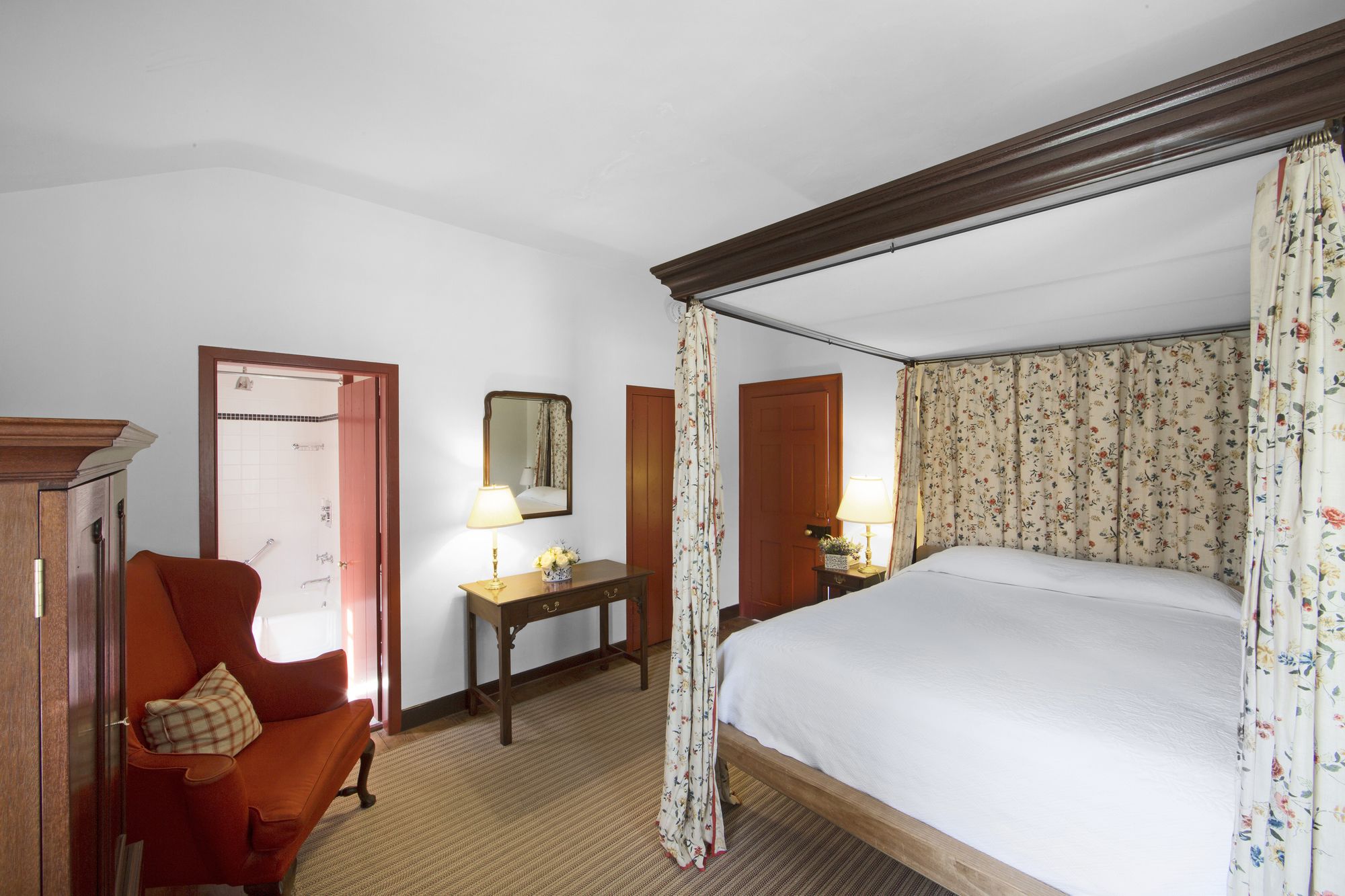 Colonial Houses, an official Colonial Williamsburg Hotel