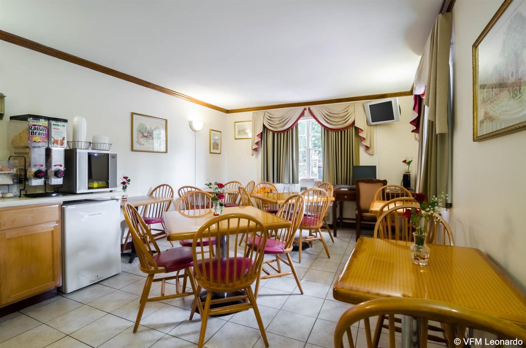 Econo Lodge Colonial