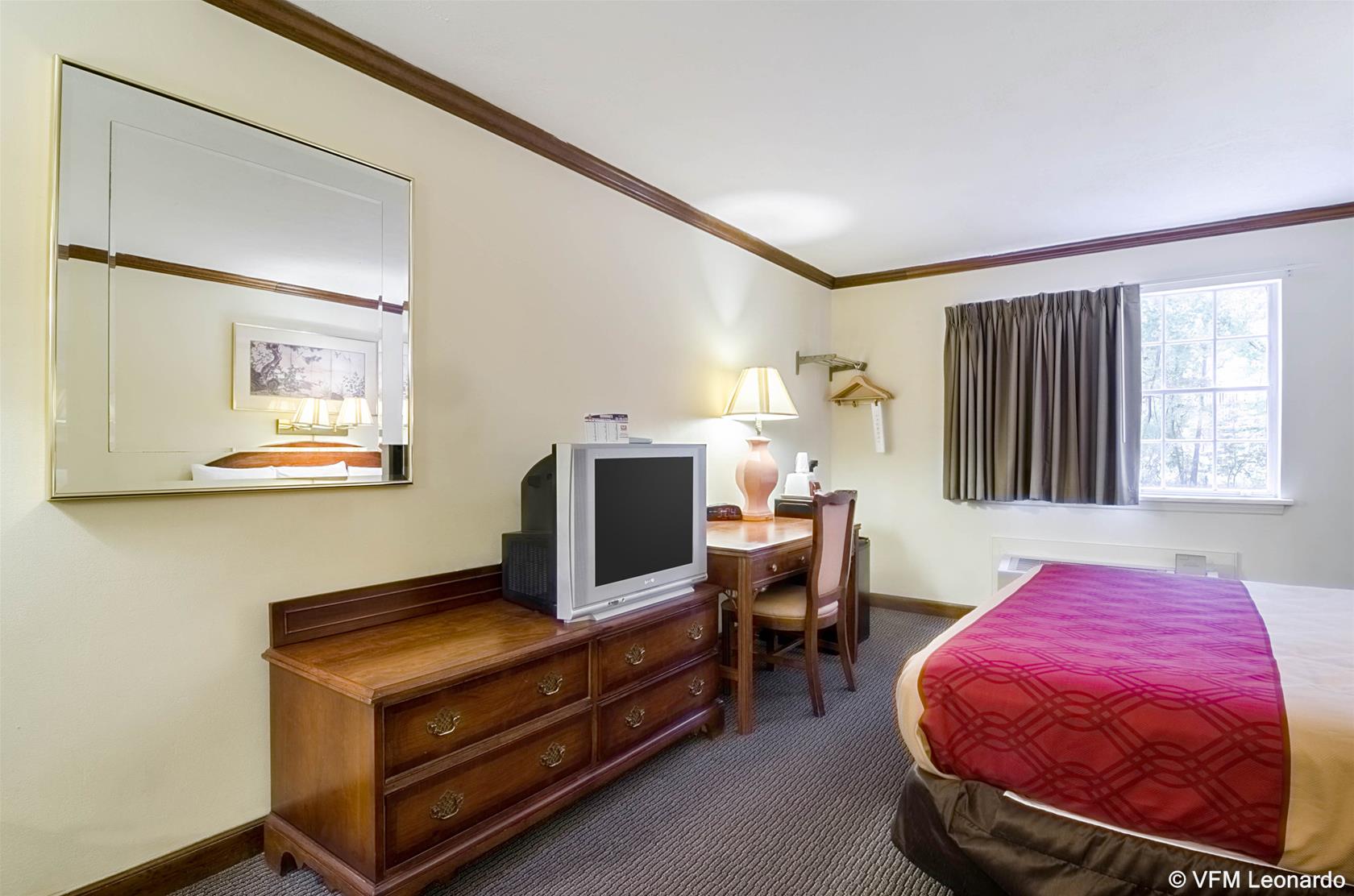 Econo Lodge Colonial