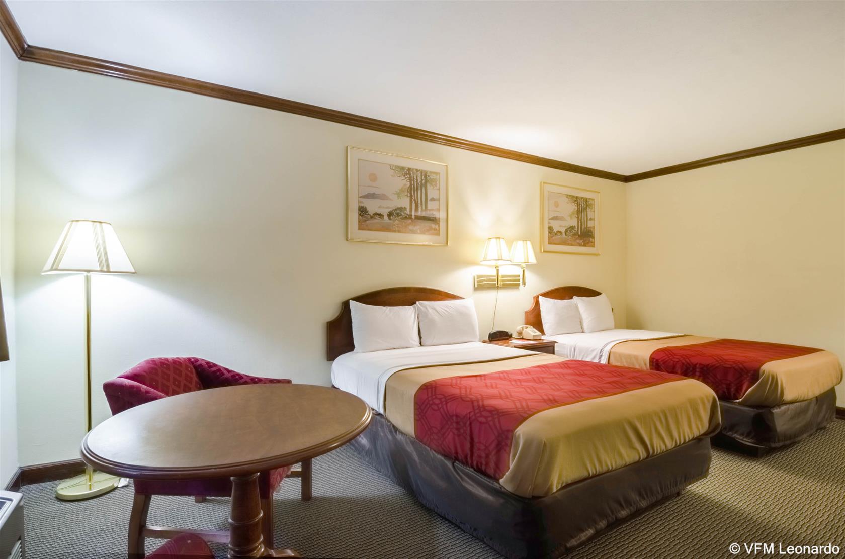 Econo Lodge Colonial