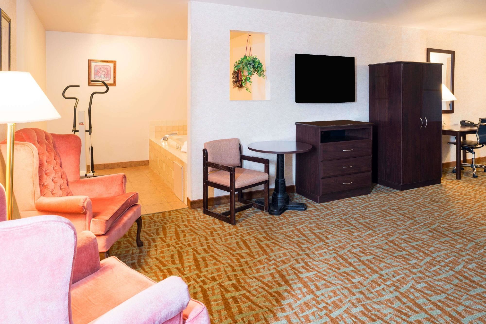 Days Inn & Suites by Wyndham Spokane Airport Airway Heights