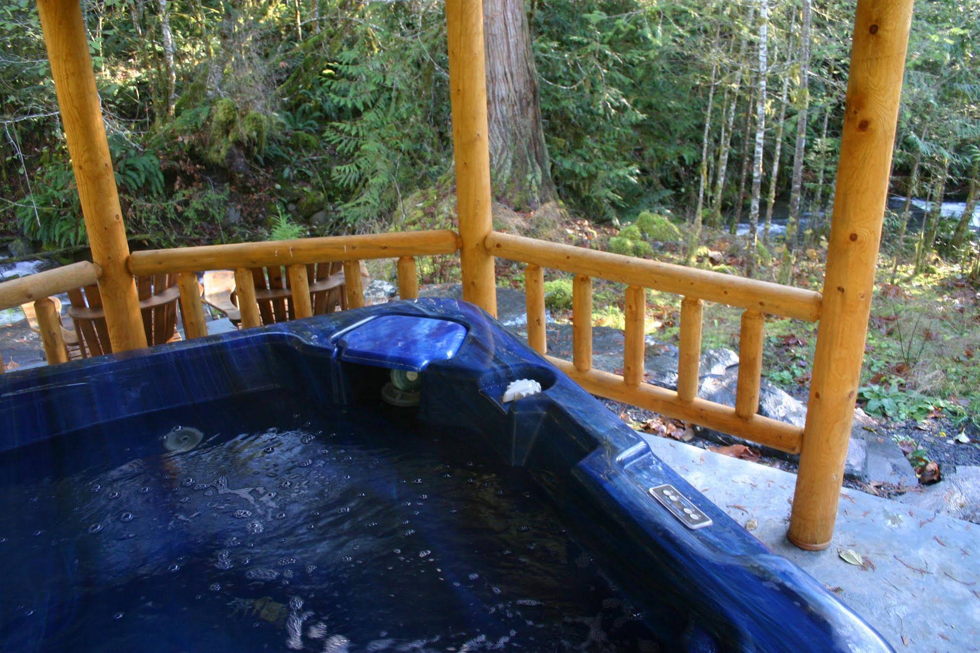 Copper Creek Inn, Cabins and Lodge