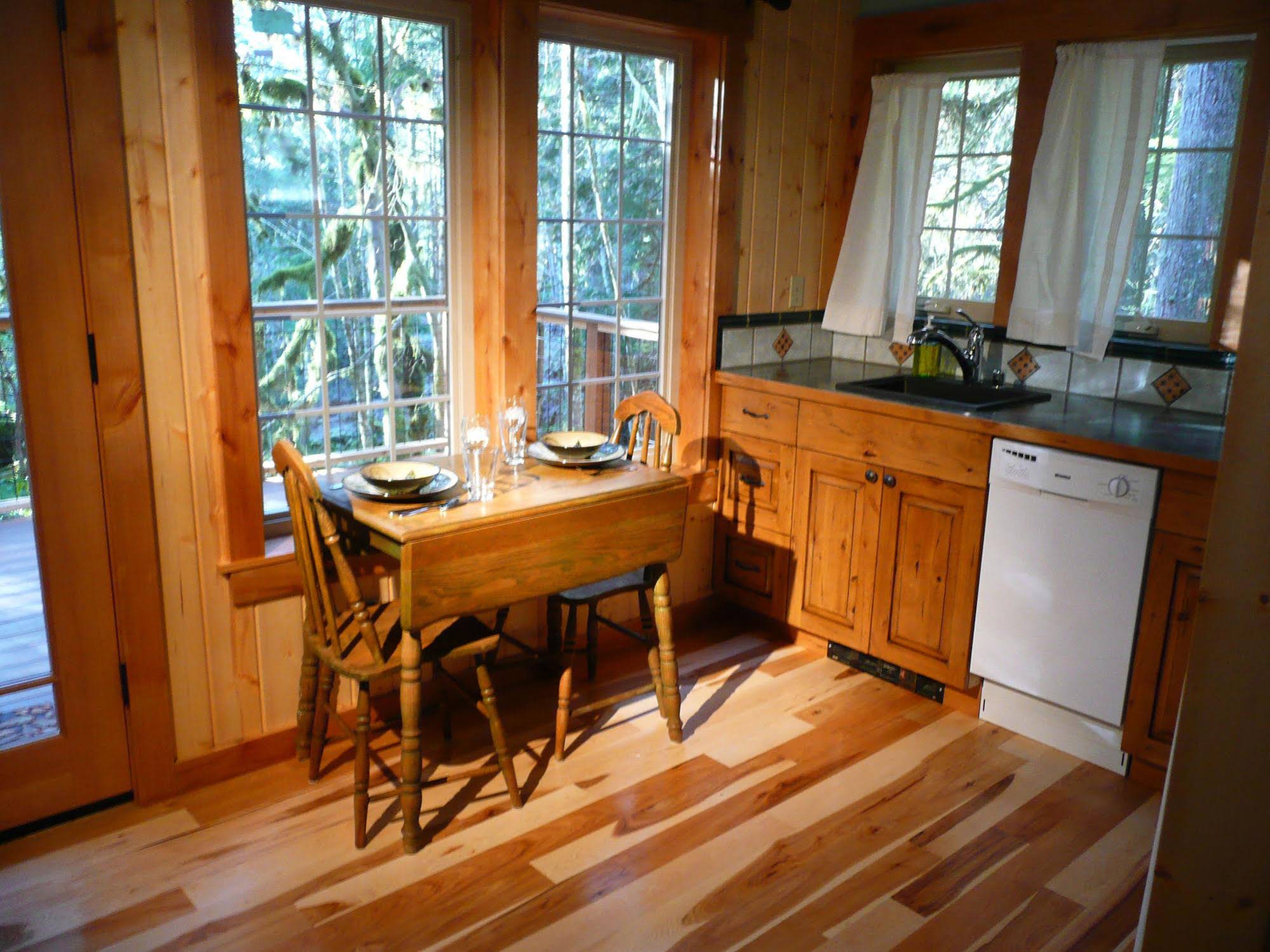Copper Creek Inn, Cabins and Lodge