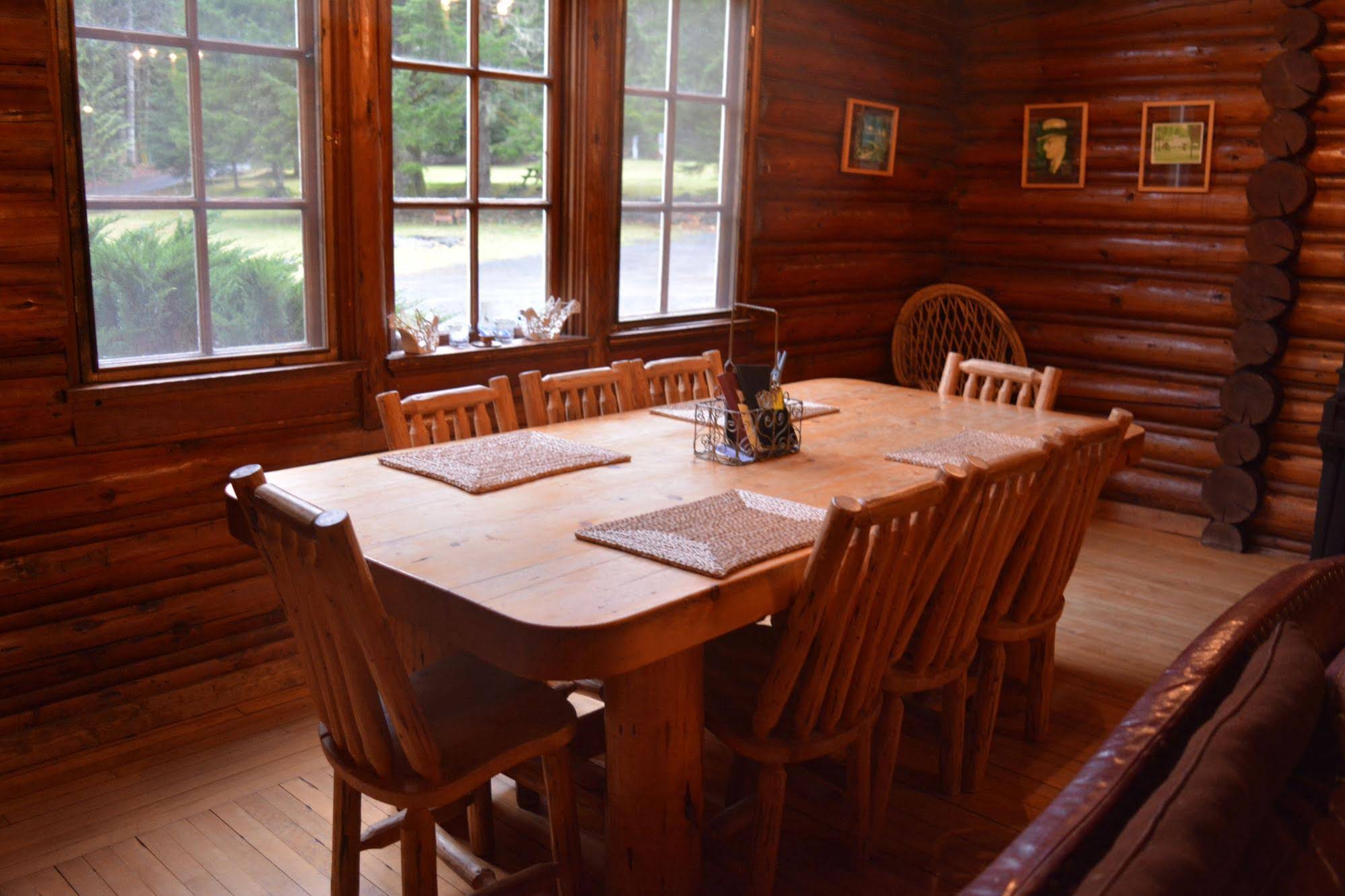 Copper Creek Inn, Cabins and Lodge