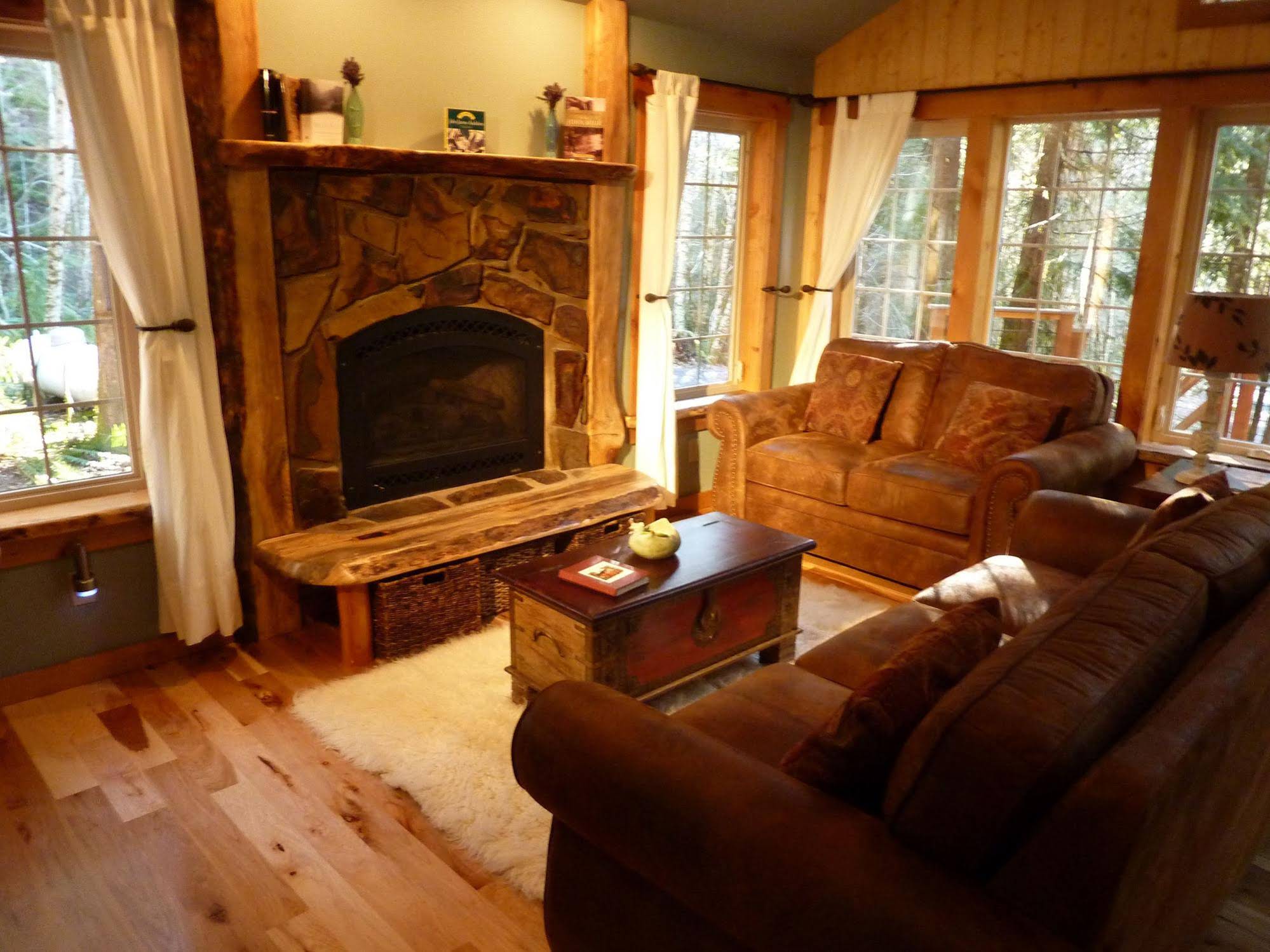 Copper Creek Inn, Cabins and Lodge
