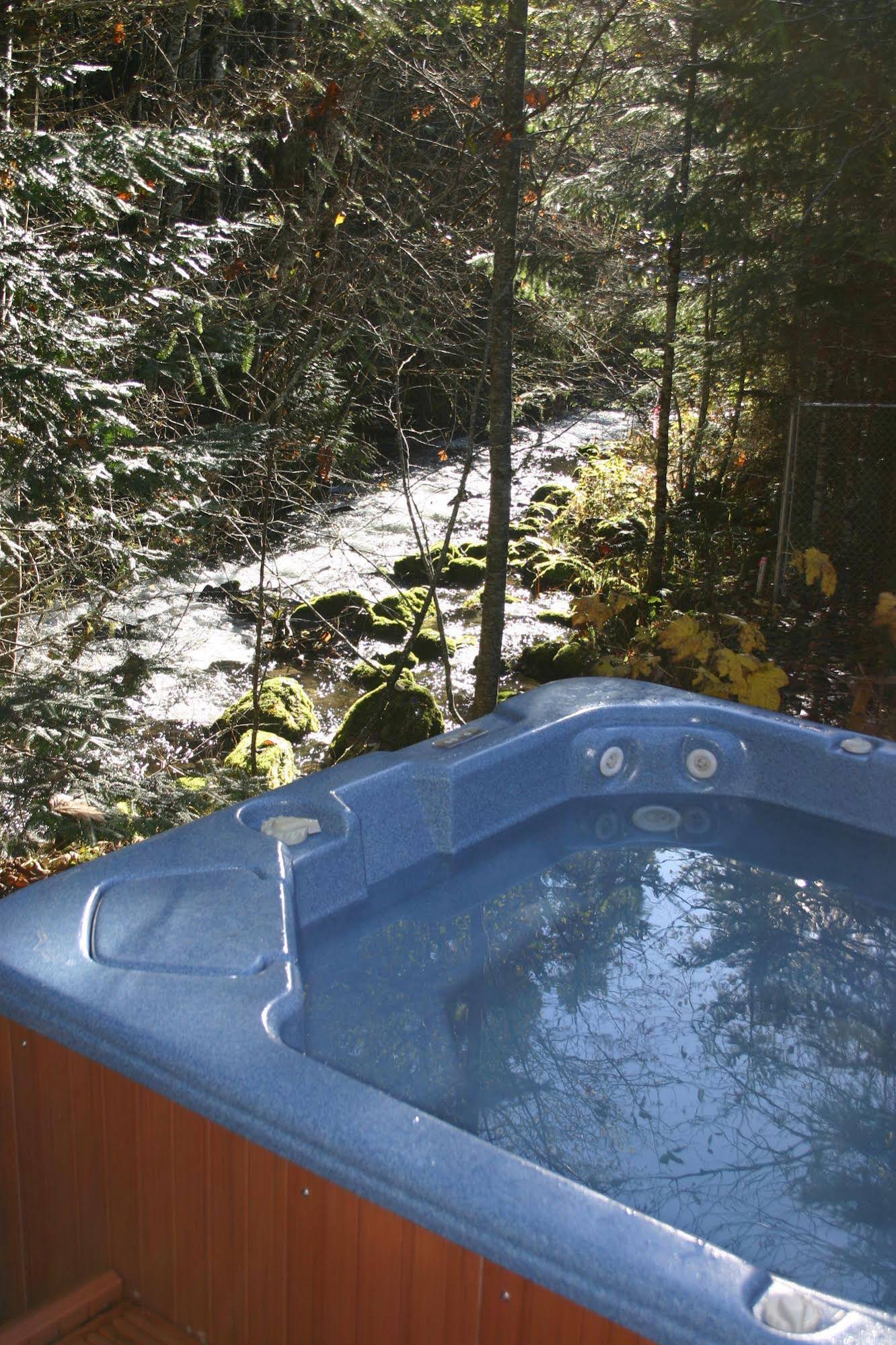 Copper Creek Inn, Cabins and Lodge
