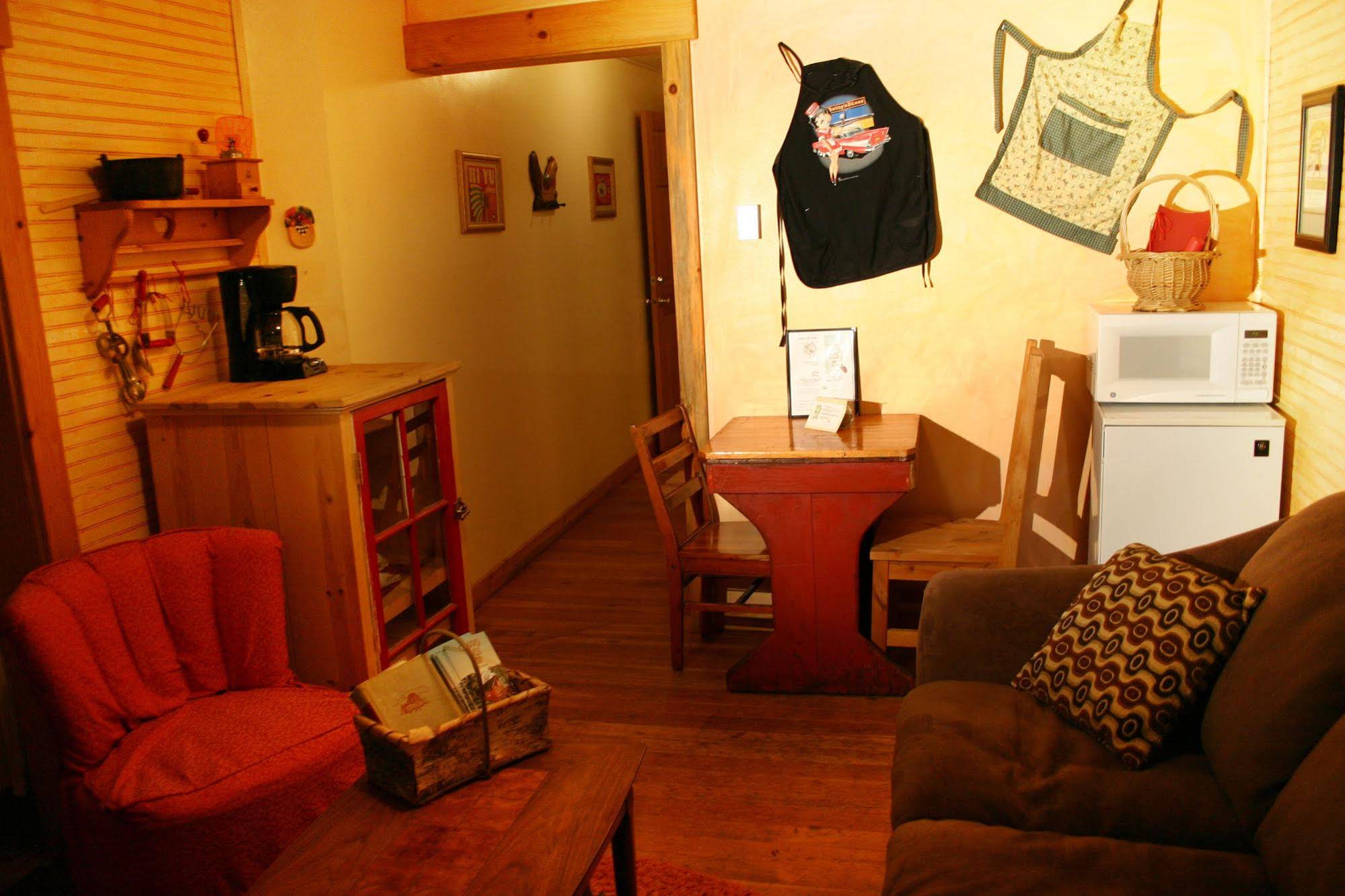 Copper Creek Inn, Cabins and Lodge