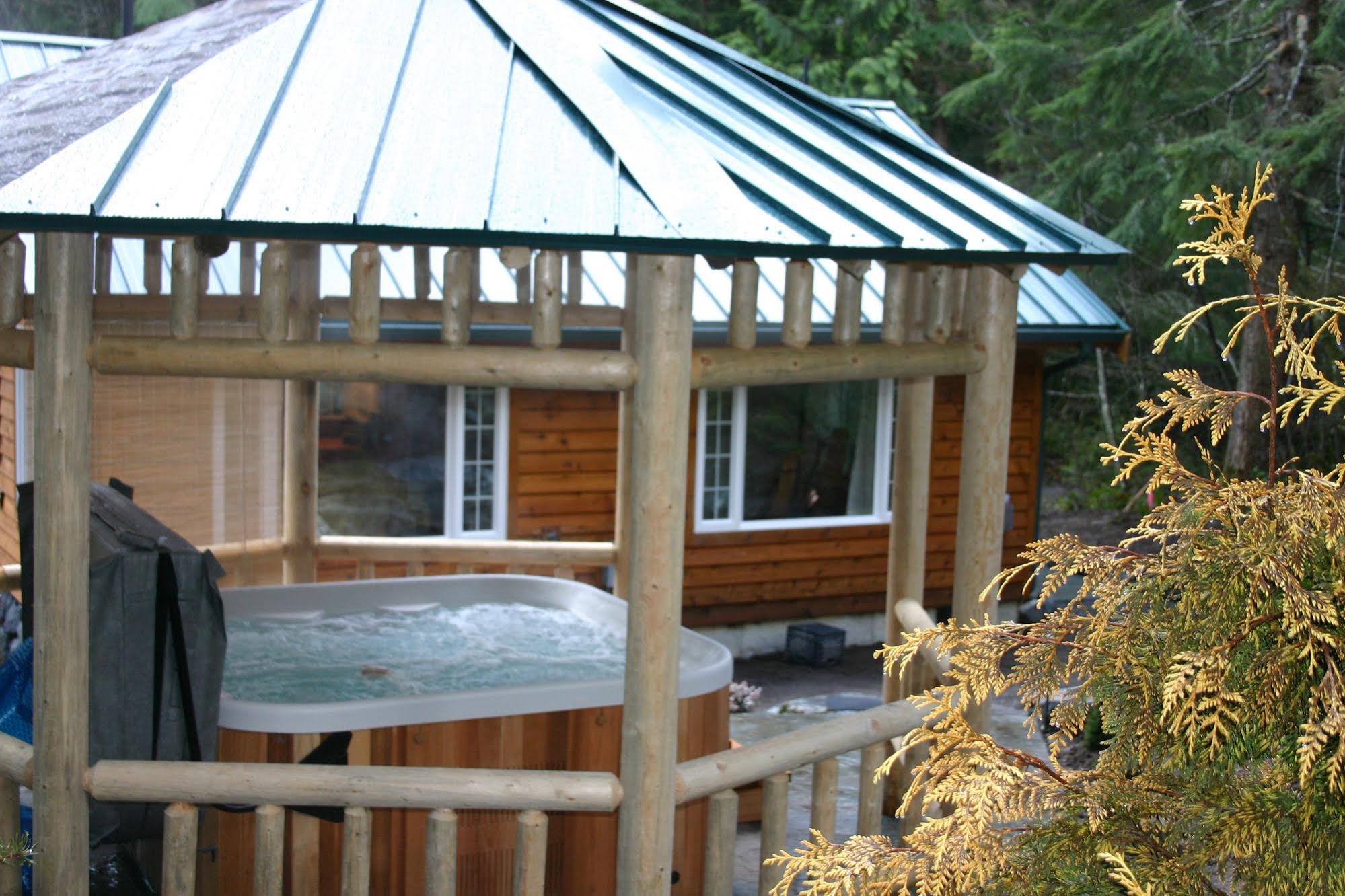 Copper Creek Inn, Cabins and Lodge