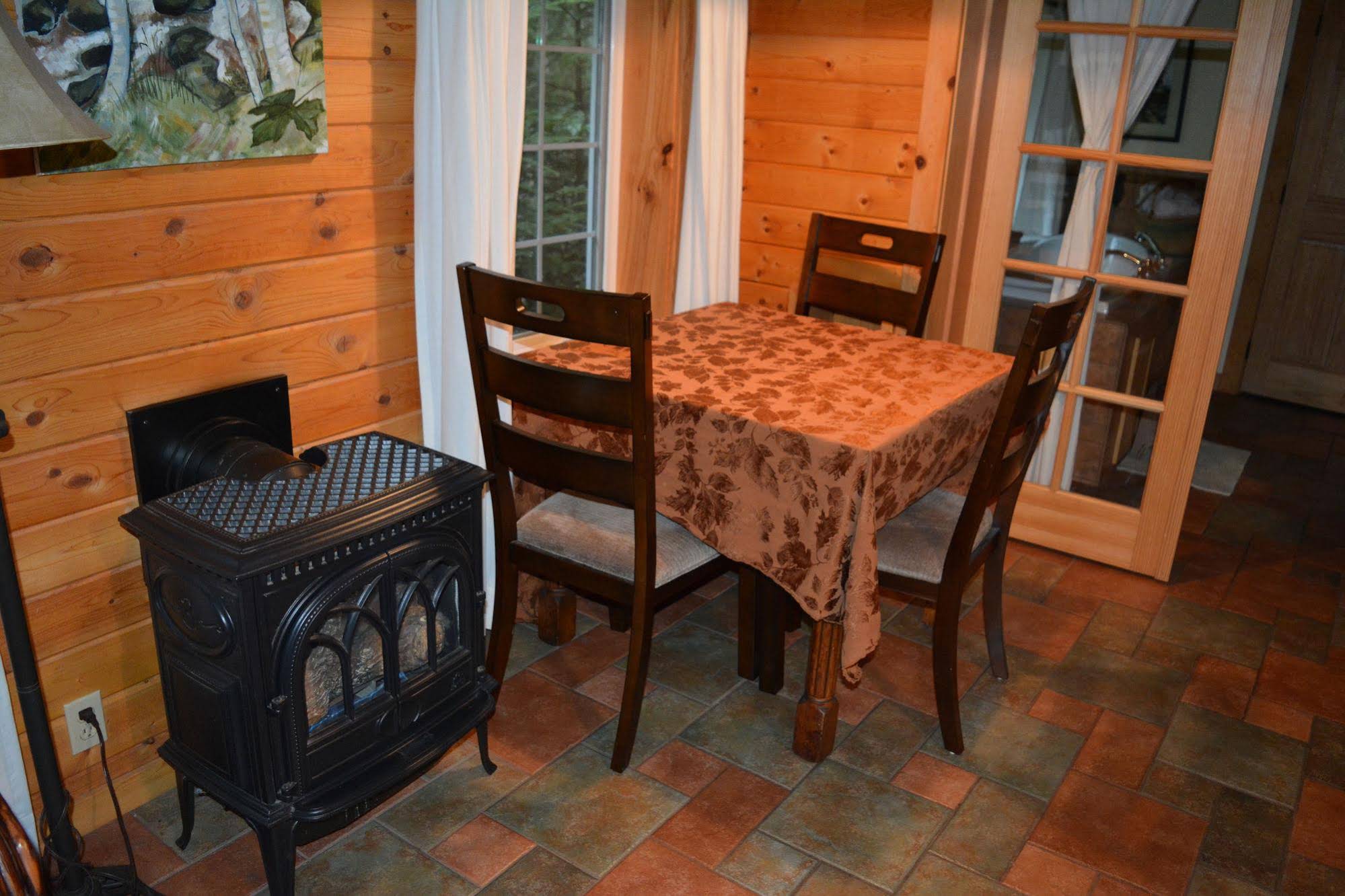 Copper Creek Inn, Cabins and Lodge