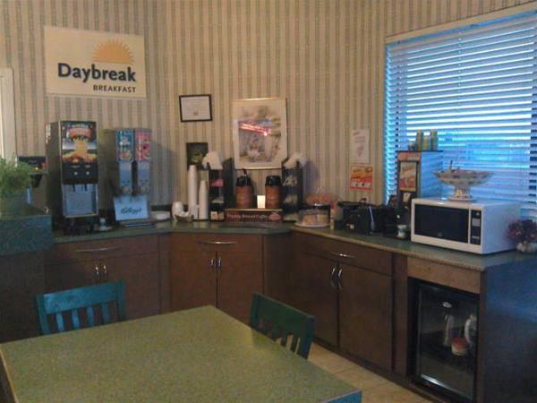 Days Inn by Wyndham Auburn