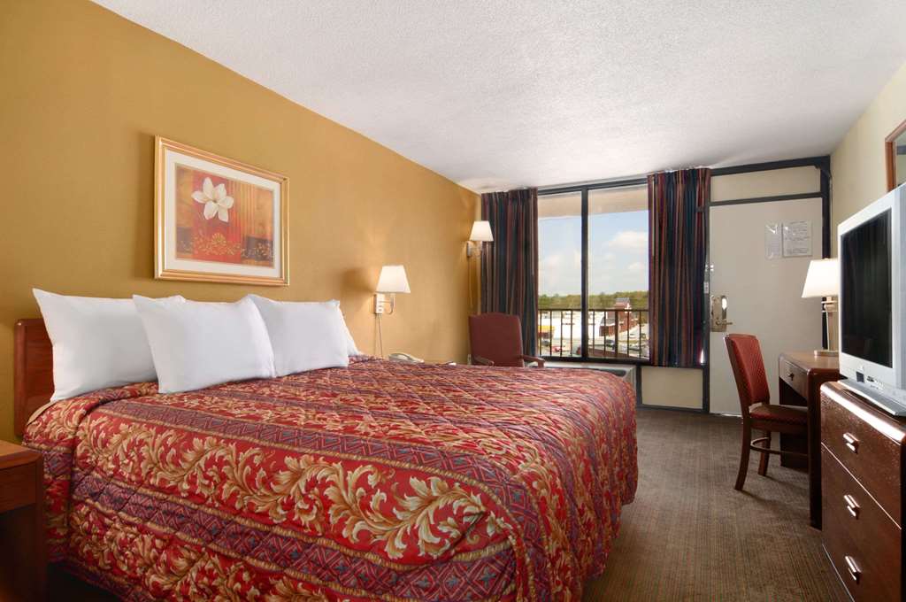 Days Inn by Wyndham Auburn