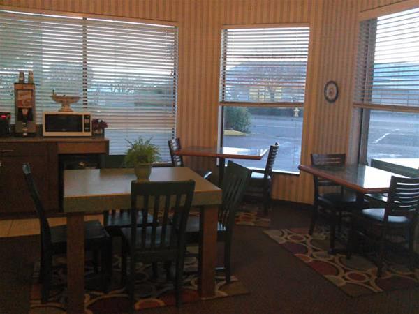 Days Inn by Wyndham Auburn