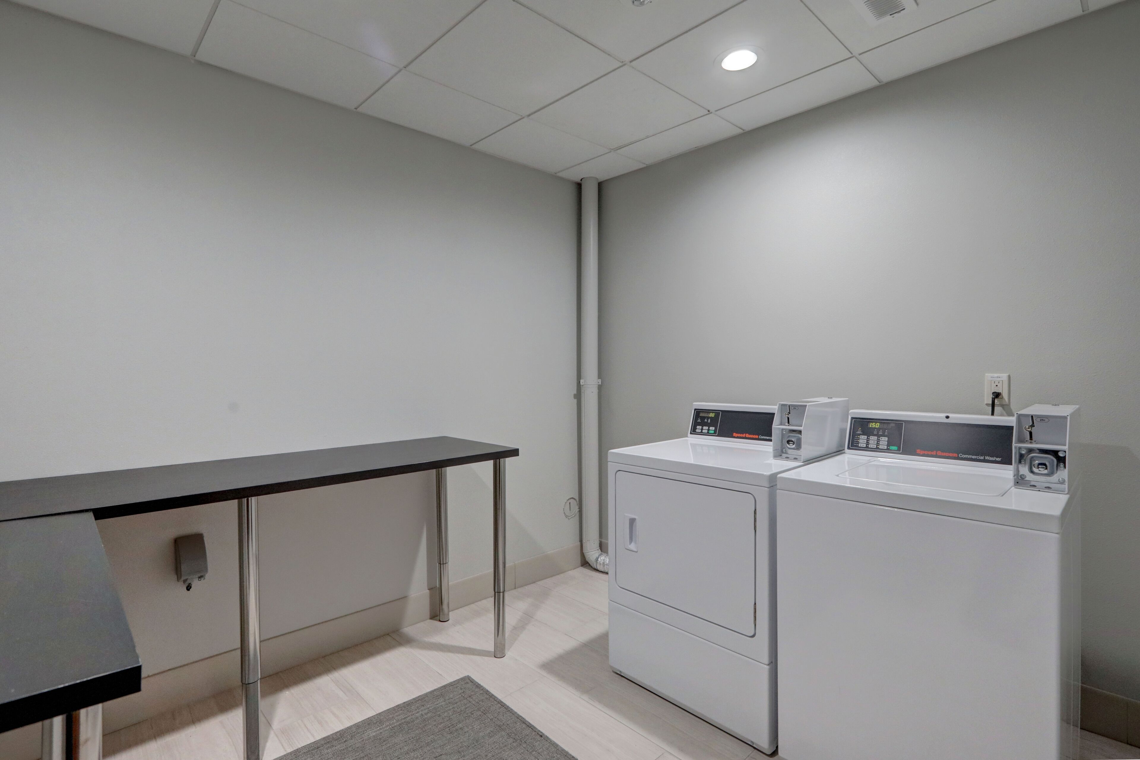 Holiday Inn Express & Suites Auburn Downtown