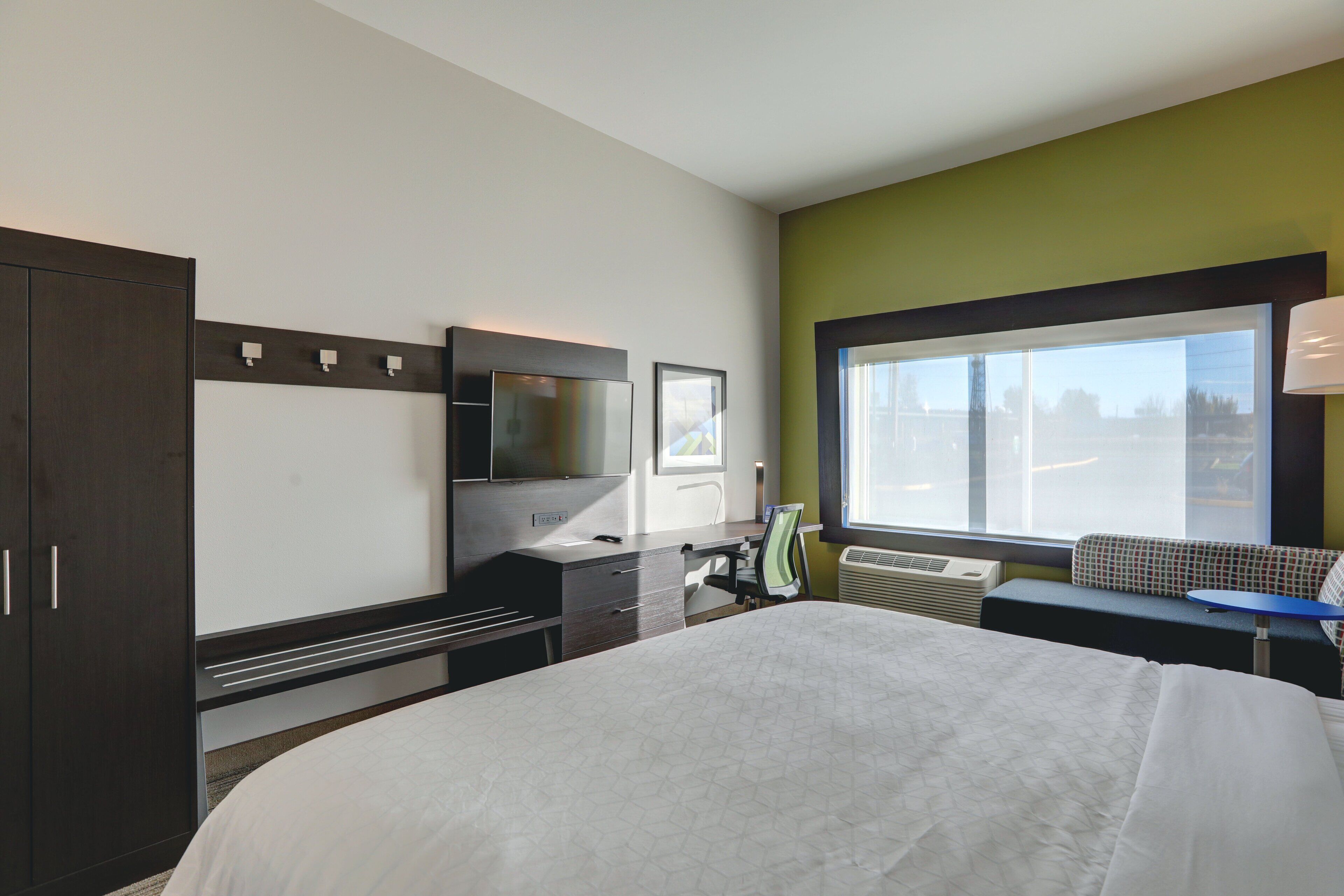 Holiday Inn Express & Suites Auburn Downtown