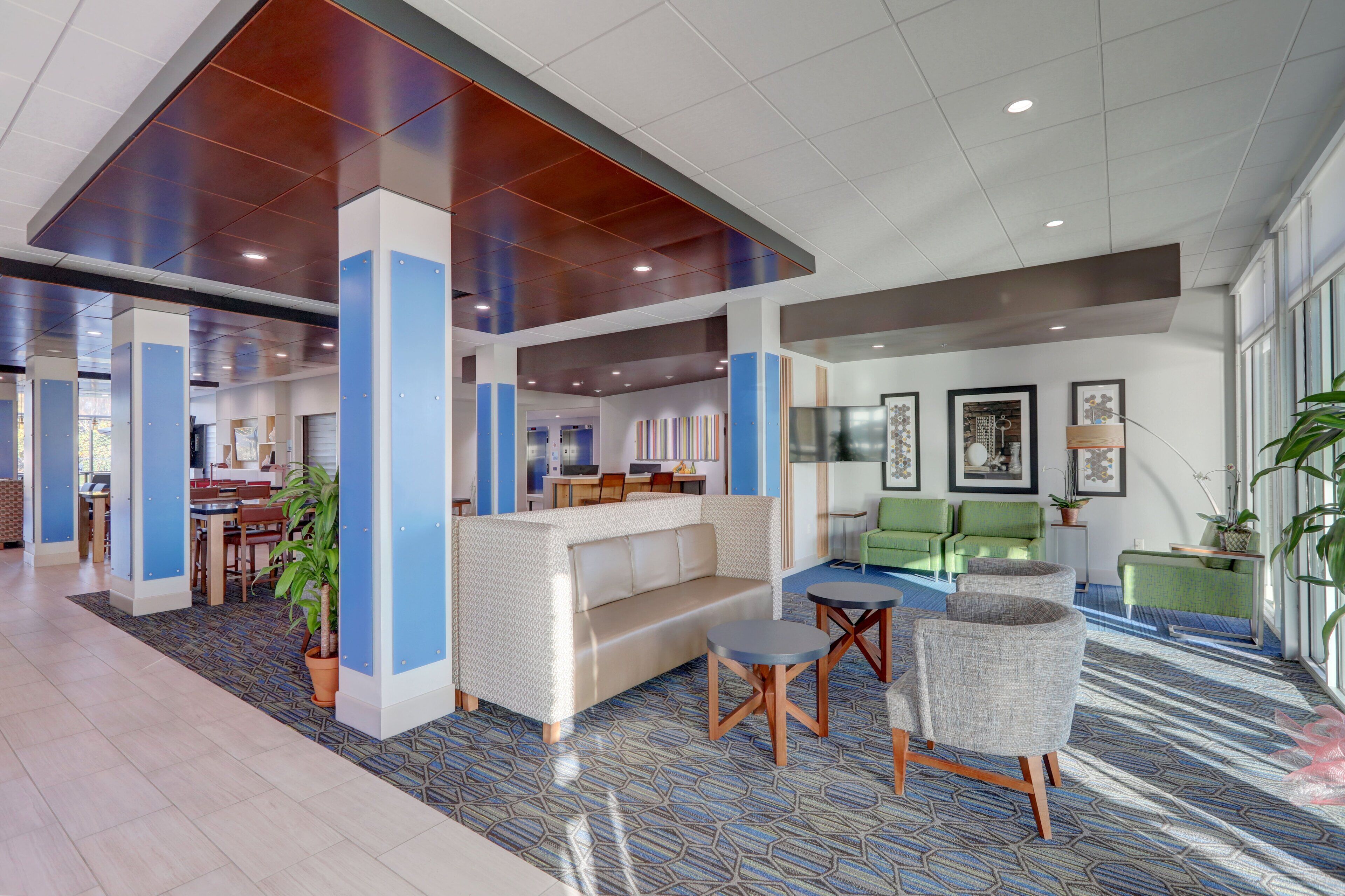 Holiday Inn Express & Suites Auburn Downtown