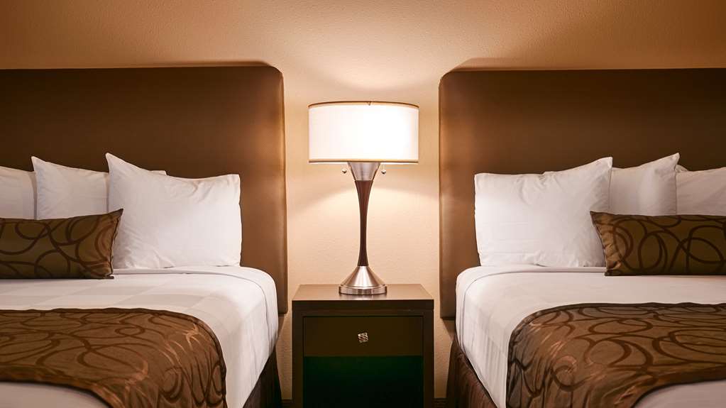 The Marshall Suites