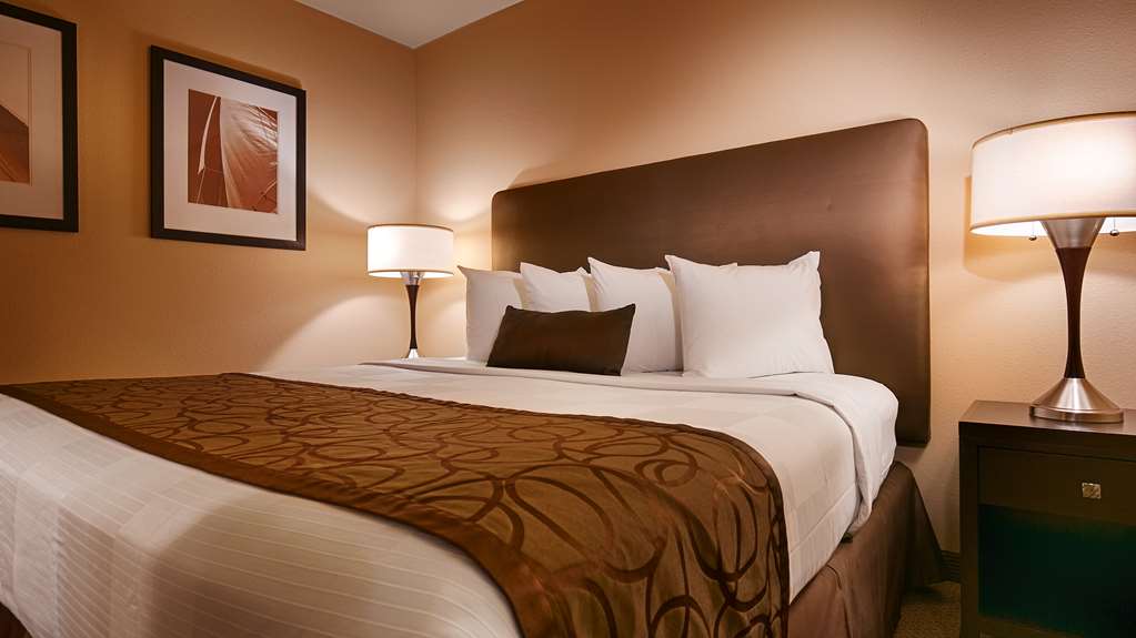 The Marshall Suites