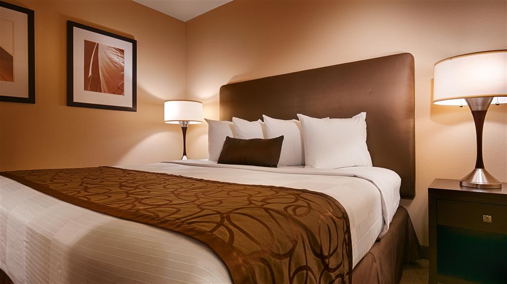The Marshall Suites