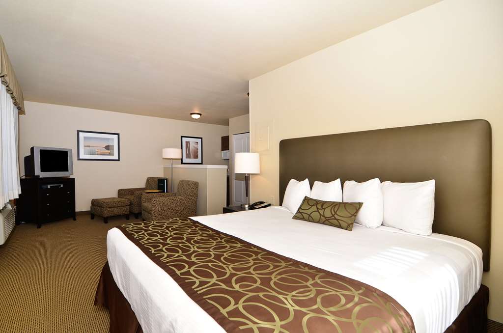 The Marshall Suites