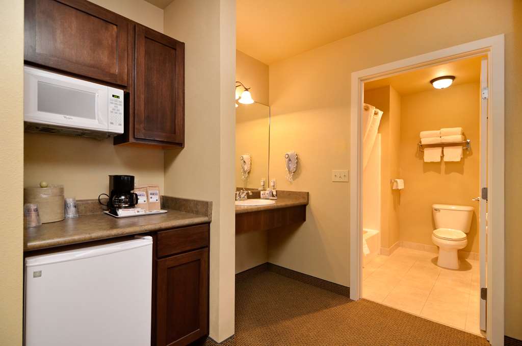 The Marshall Suites