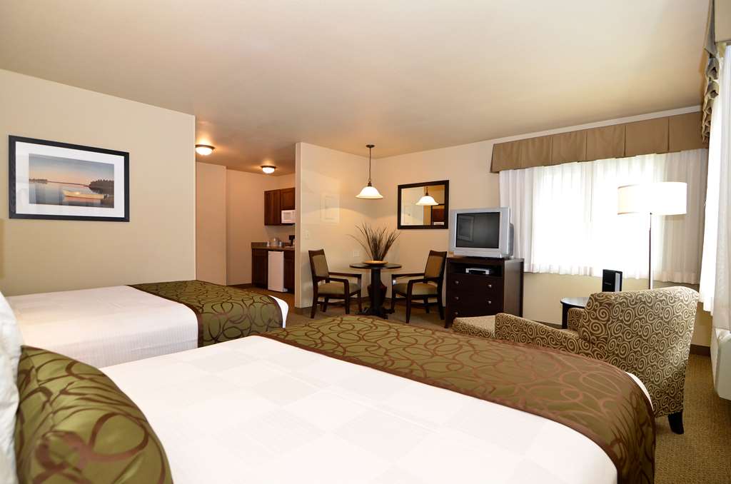 The Marshall Suites
