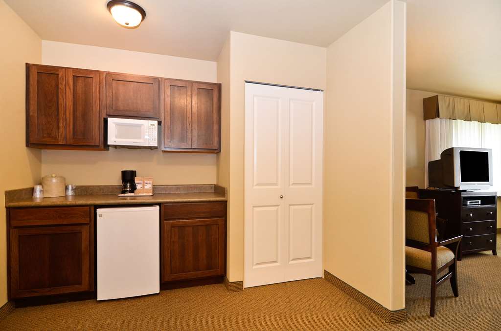 The Marshall Suites