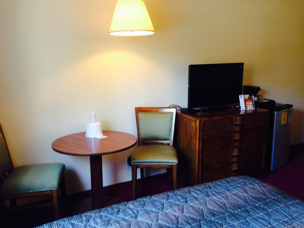 Bay City Motor Inn