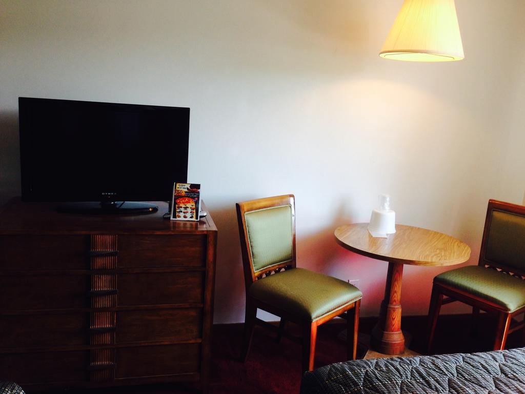 Bay City Motor Inn