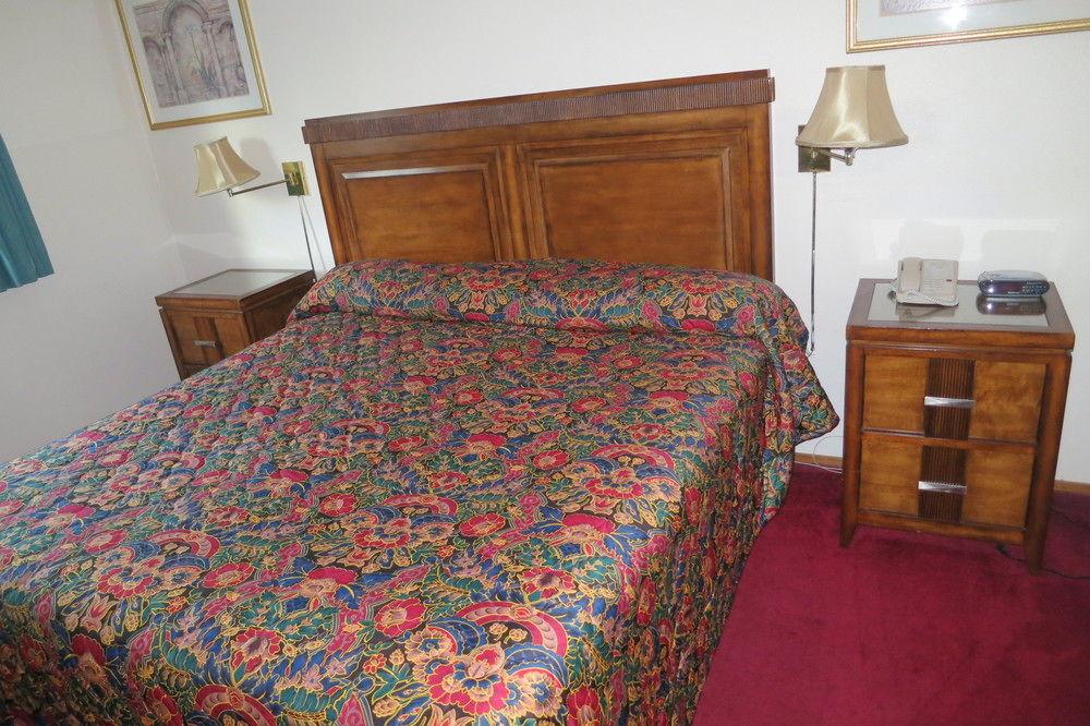Bay City Motor Inn