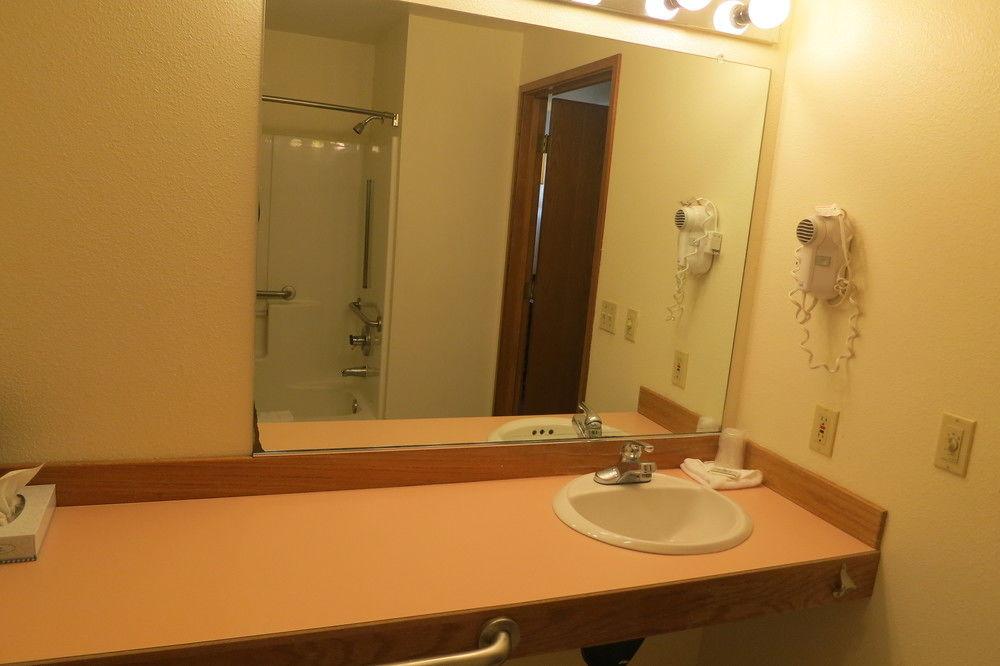 Bay City Motor Inn