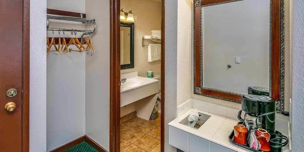 Coachman Inn