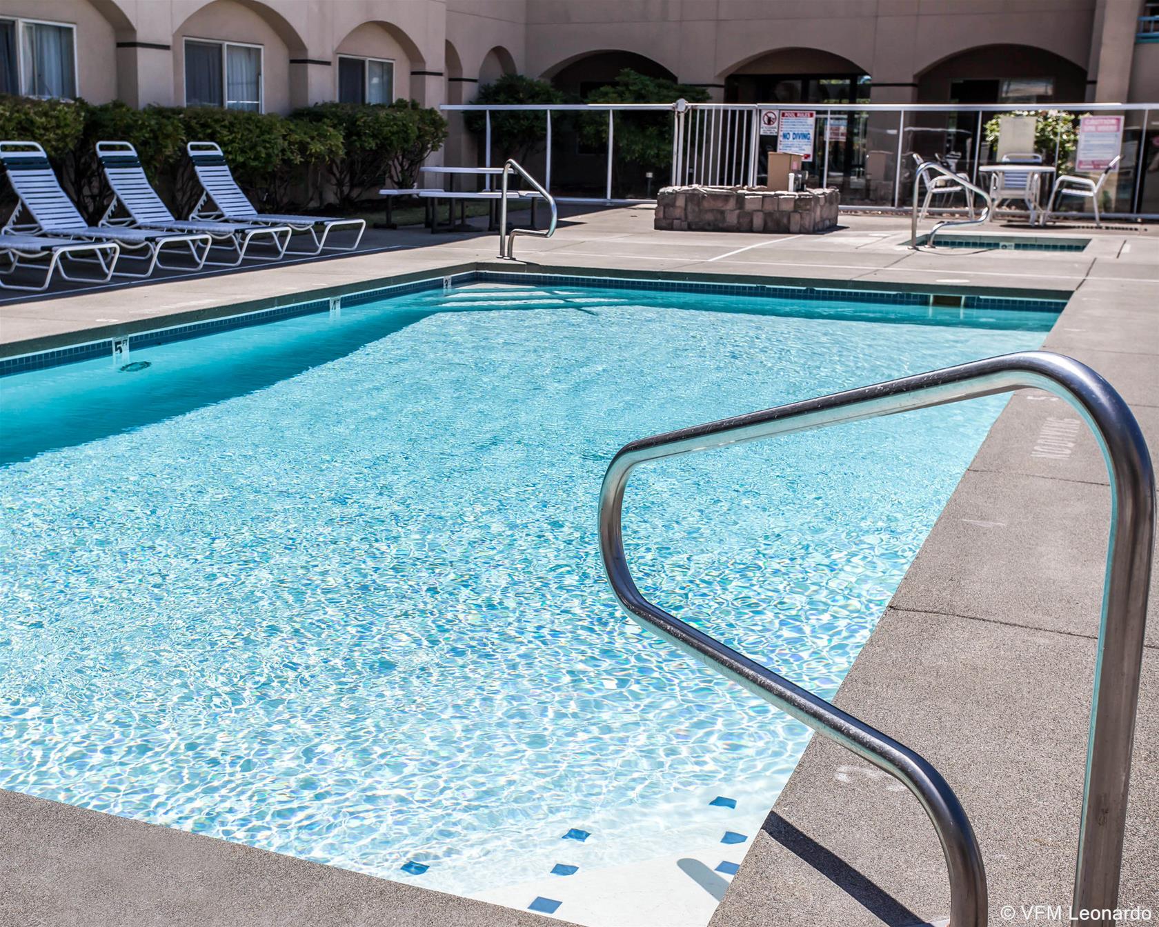 Quality Inn Grand Suites