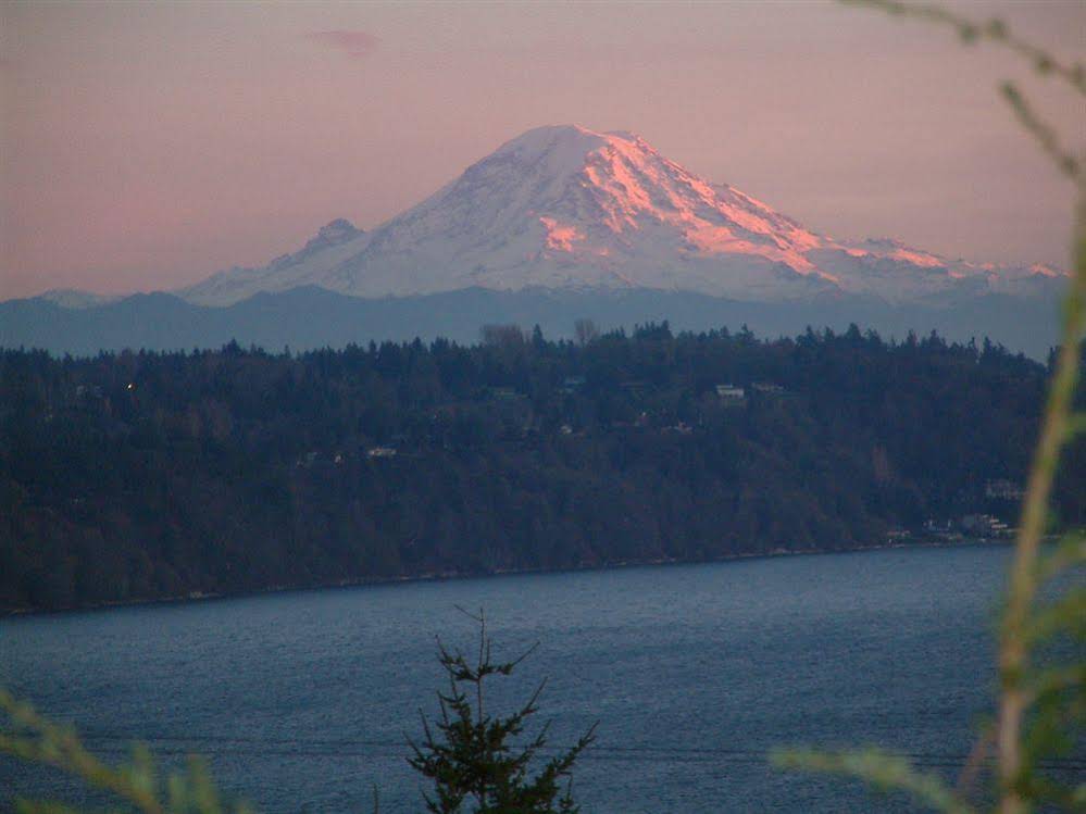 Three Tree Point Bed & Breakfast