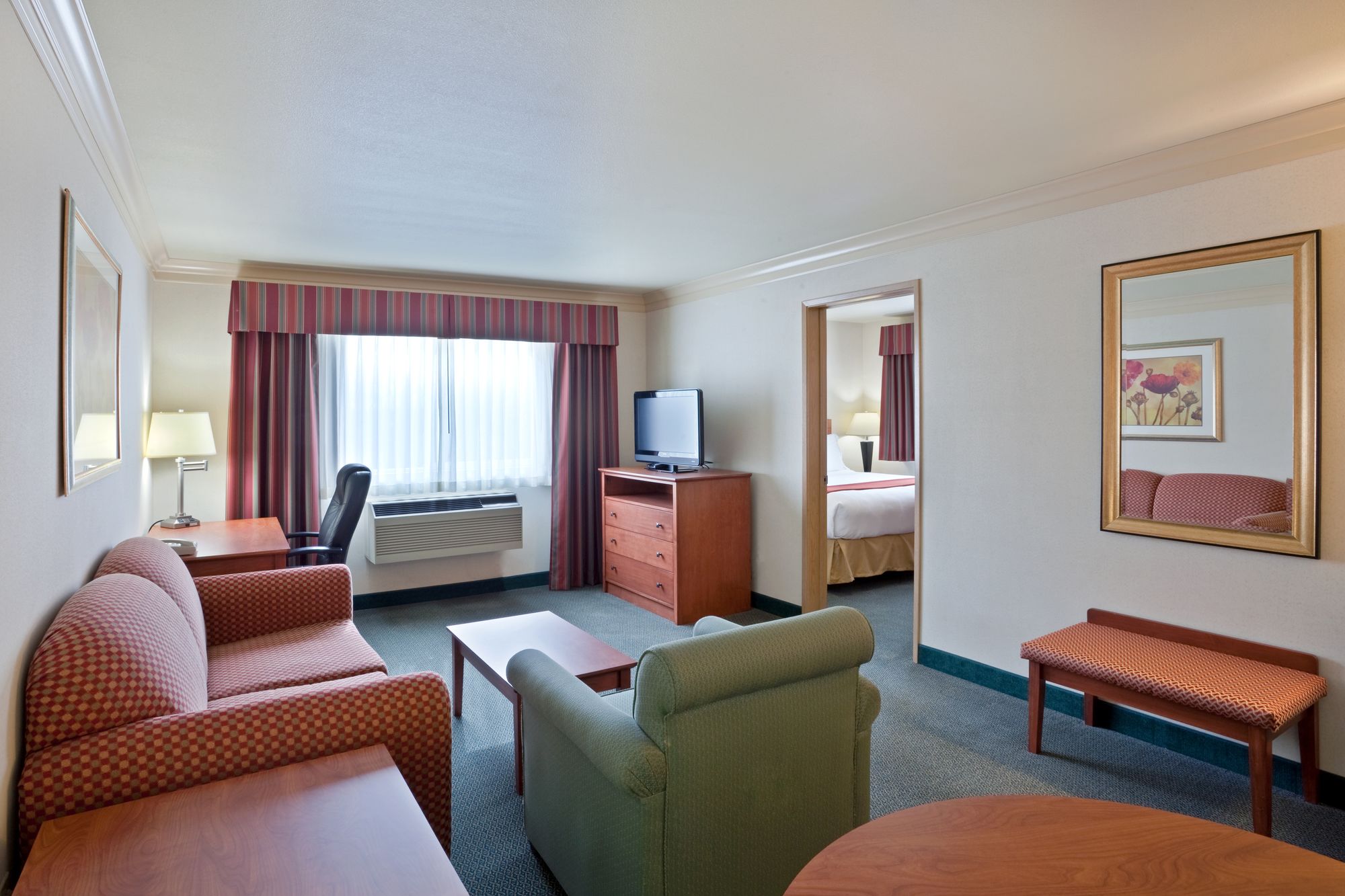 Holiday Inn Express Hotel & Suites Burlington
