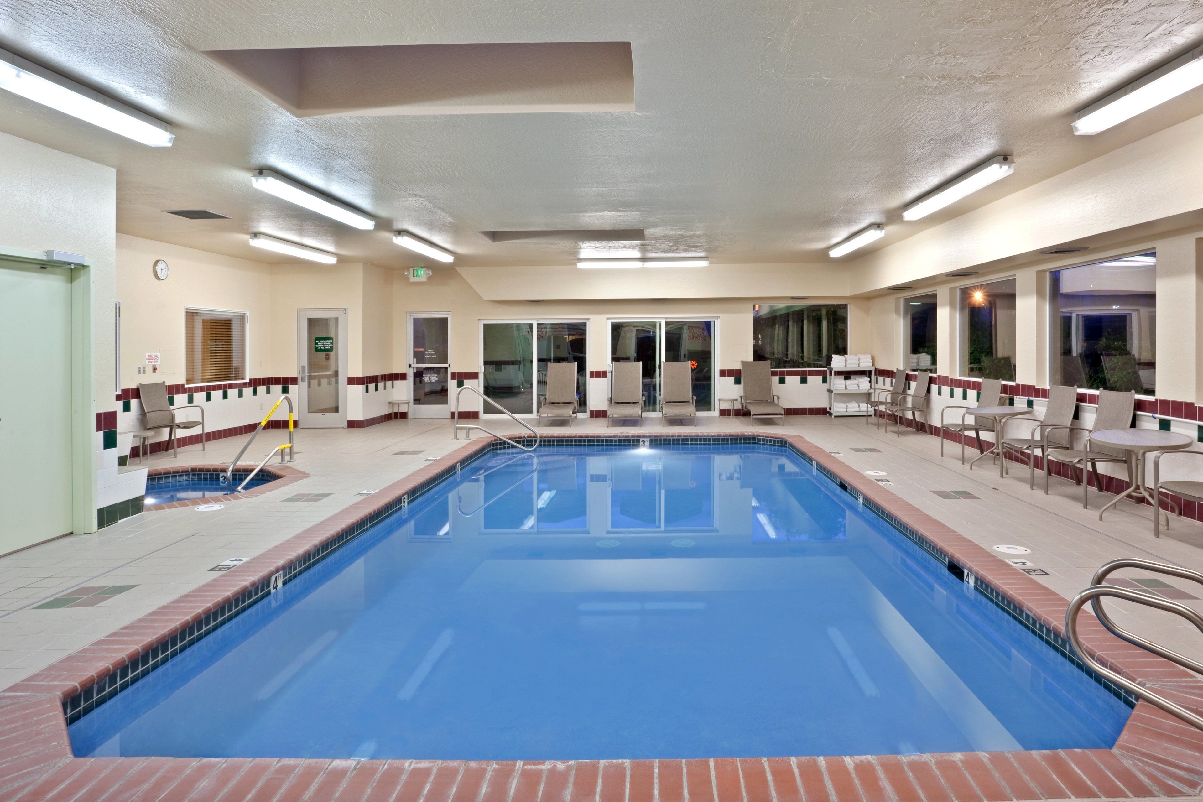 Holiday Inn Express Hotel & Suites Burlington