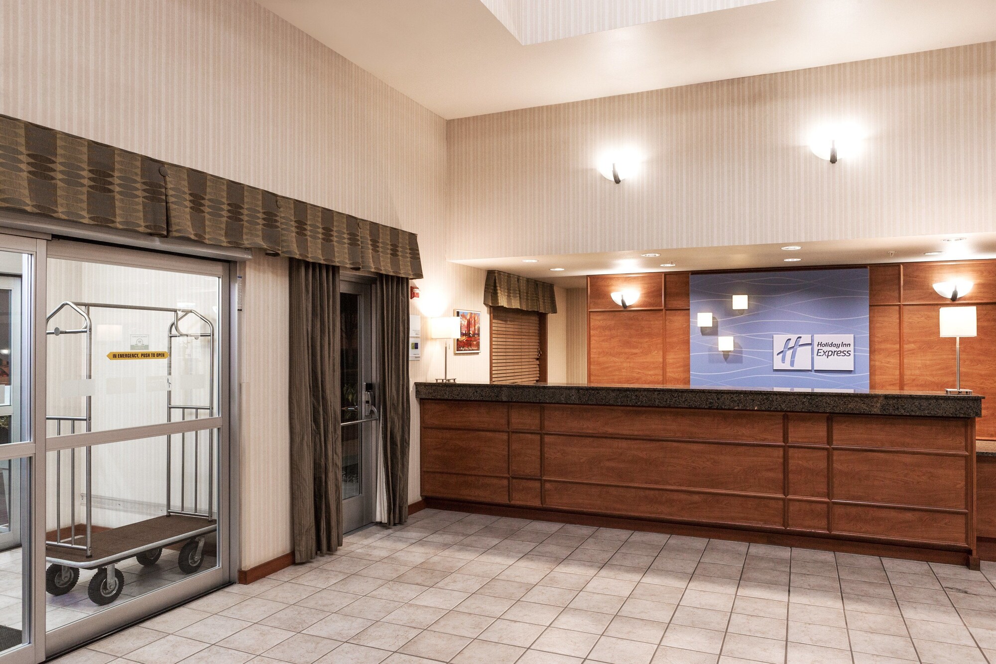 Holiday Inn Express Hotel & Suites Burlington