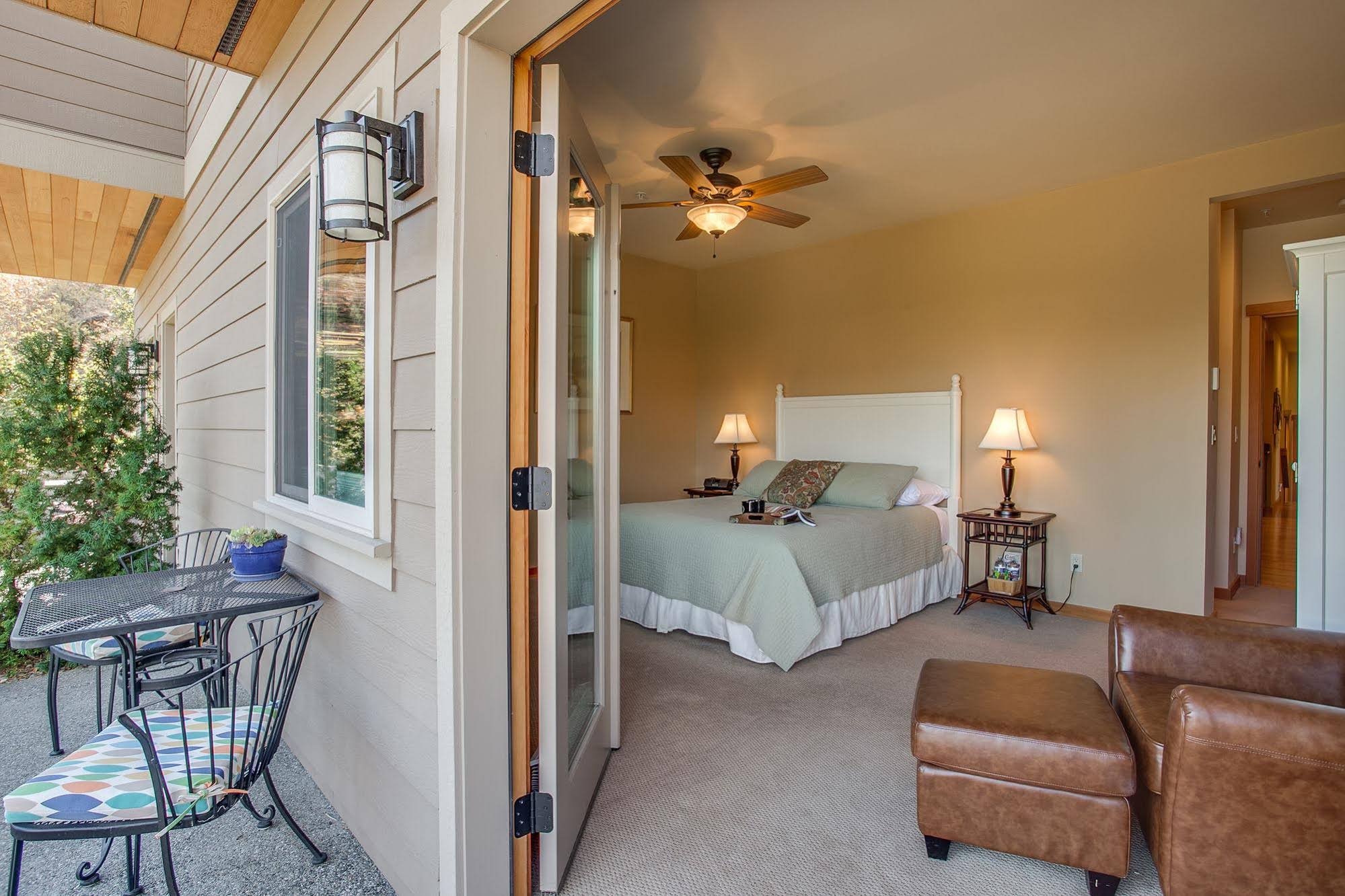 Cascade Valley Inn