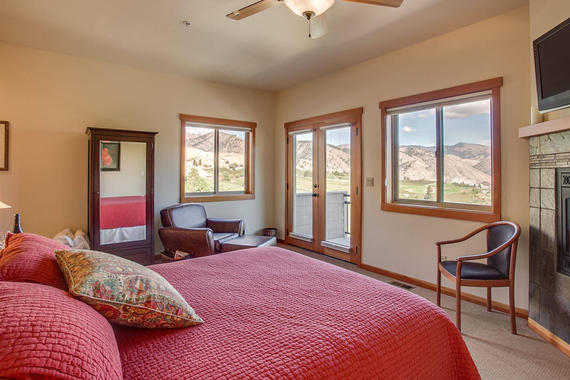 Cascade Valley Inn